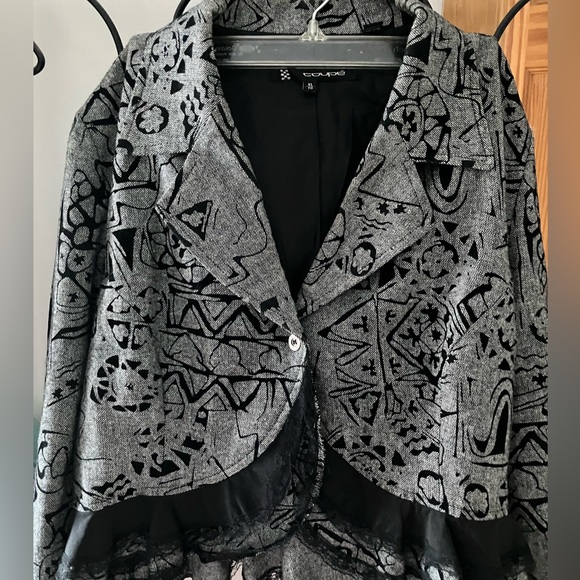 NWOT ‼️HP‼️COUPE CROPPED PRINT BLAZER SATIN AND LACE TRIM ON BOTTOM FULLY LINED - Picture 3 of 13